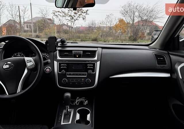 Белый Ниссан Альтима, объемом двигателя 2.5 л и пробегом 75 тыс. км за 11999 $, фото 18 на Automoto.ua