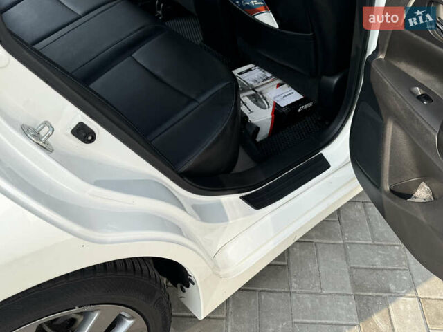 Белый Ниссан Альтима, объемом двигателя 2.5 л и пробегом 133 тыс. км за 11000 $, фото 16 на Automoto.ua