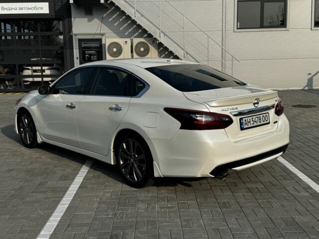 Белый Ниссан Альтима, объемом двигателя 2.5 л и пробегом 133 тыс. км за 11000 $, фото 3 на Automoto.ua