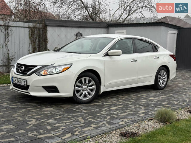 Білий Ніссан Альтіма, об'ємом двигуна 2.49 л та пробігом 87 тис. км за 10300 $, фото 4 на Automoto.ua