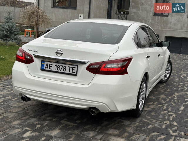 Білий Ніссан Альтіма, об'ємом двигуна 2.49 л та пробігом 87 тис. км за 10300 $, фото 2 на Automoto.ua