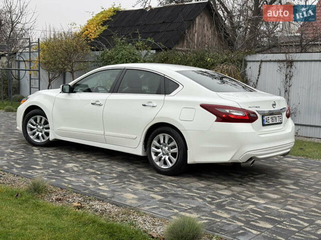 Білий Ніссан Альтіма, об'ємом двигуна 2.49 л та пробігом 87 тис. км за 10300 $, фото 3 на Automoto.ua
