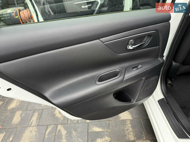 Білий Ніссан Альтіма, об'ємом двигуна 2.49 л та пробігом 87 тис. км за 10300 $, фото 18 на Automoto.ua