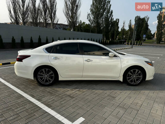 Белый Ниссан Альтима, объемом двигателя 2.5 л и пробегом 133 тыс. км за 11000 $, фото 5 на Automoto.ua