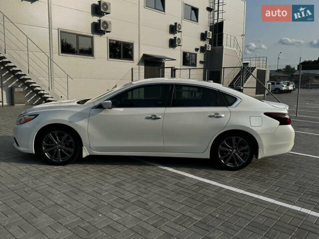 Белый Ниссан Альтима, объемом двигателя 2.5 л и пробегом 133 тыс. км за 11000 $, фото 10 на Automoto.ua