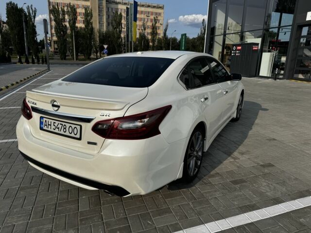 Белый Ниссан Альтима, объемом двигателя 2.5 л и пробегом 133 тыс. км за 11000 $, фото 2 на Automoto.ua