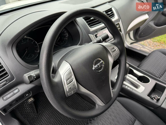 Білий Ніссан Альтіма, об'ємом двигуна 2.49 л та пробігом 87 тис. км за 10300 $, фото 14 на Automoto.ua