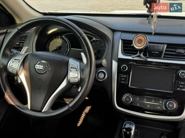 Белый Ниссан Альтима, объемом двигателя 2.5 л и пробегом 133 тыс. км за 11000 $, фото 20 на Automoto.ua