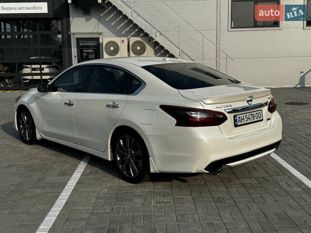 Белый Ниссан Альтима, объемом двигателя 2.5 л и пробегом 133 тыс. км за 11000 $, фото 9 на Automoto.ua
