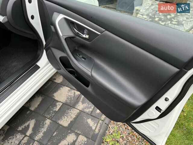 Білий Ніссан Альтіма, об'ємом двигуна 2.49 л та пробігом 87 тис. км за 10300 $, фото 9 на Automoto.ua