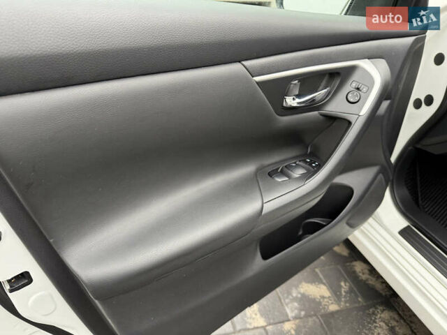 Білий Ніссан Альтіма, об'ємом двигуна 2.49 л та пробігом 87 тис. км за 10300 $, фото 11 на Automoto.ua