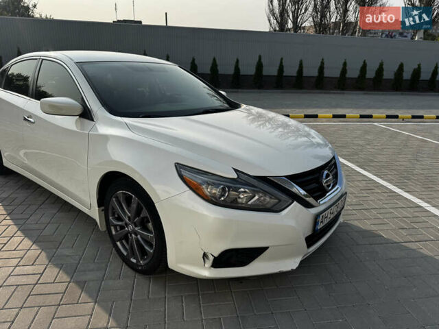 Белый Ниссан Альтима, объемом двигателя 2.5 л и пробегом 133 тыс. км за 11000 $, фото 3 на Automoto.ua