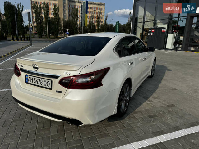 Белый Ниссан Альтима, объемом двигателя 2.5 л и пробегом 133 тыс. км за 11000 $, фото 6 на Automoto.ua