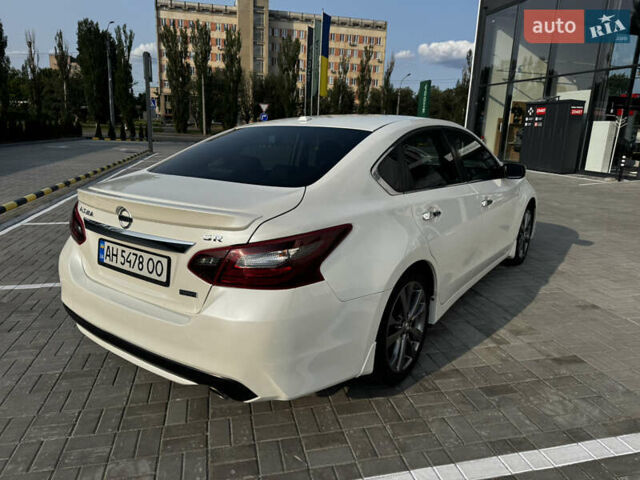 Белый Ниссан Альтима, объемом двигателя 2.5 л и пробегом 133 тыс. км за 11000 $, фото 7 на Automoto.ua