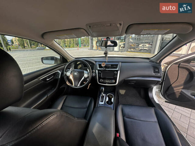 Белый Ниссан Альтима, объемом двигателя 2.5 л и пробегом 133 тыс. км за 11000 $, фото 21 на Automoto.ua