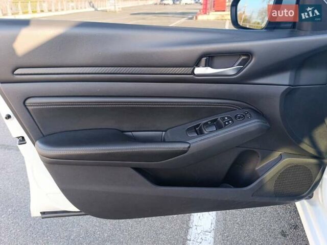 Білий Ніссан Альтіма, об'ємом двигуна 2.5 л та пробігом 174 тис. км за 12900 $, фото 11 на Automoto.ua