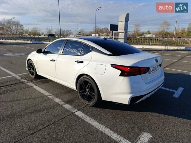 Білий Ніссан Альтіма, об'ємом двигуна 2.5 л та пробігом 174 тис. км за 12900 $, фото 4 на Automoto.ua