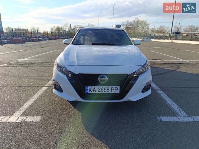 Білий Ніссан Альтіма, об'ємом двигуна 2.5 л та пробігом 174 тис. км за 12900 $, фото 3 на Automoto.ua