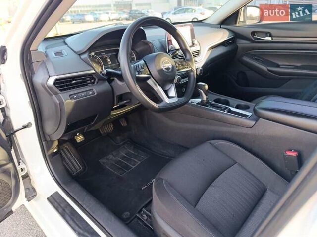 Білий Ніссан Альтіма, об'ємом двигуна 2.5 л та пробігом 174 тис. км за 12900 $, фото 6 на Automoto.ua