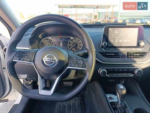 Белый Ниссан Альтима, объемом двигателя 2.5 л и пробегом 173 тыс. км за 13800 $, фото 7 на Automoto.ua