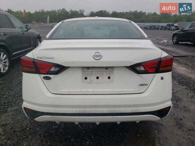 Білий Ніссан Альтіма, об'ємом двигуна 2.49 л та пробігом 48 тис. км за 2600 $, фото 5 на Automoto.ua
