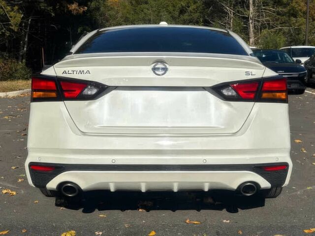 Белый Ниссан Альтима, объемом двигателя 2.5 л и пробегом 36 тыс. км за 6400 $, фото 4 на Automoto.ua