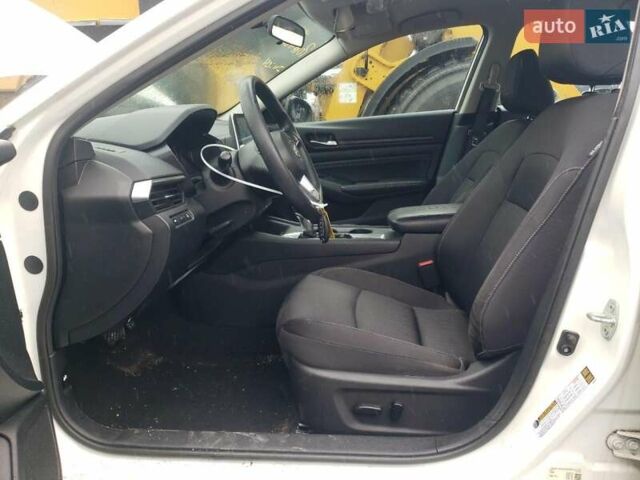 Білий Ніссан Альтіма, об'ємом двигуна 2.49 л та пробігом 48 тис. км за 2600 $, фото 6 на Automoto.ua