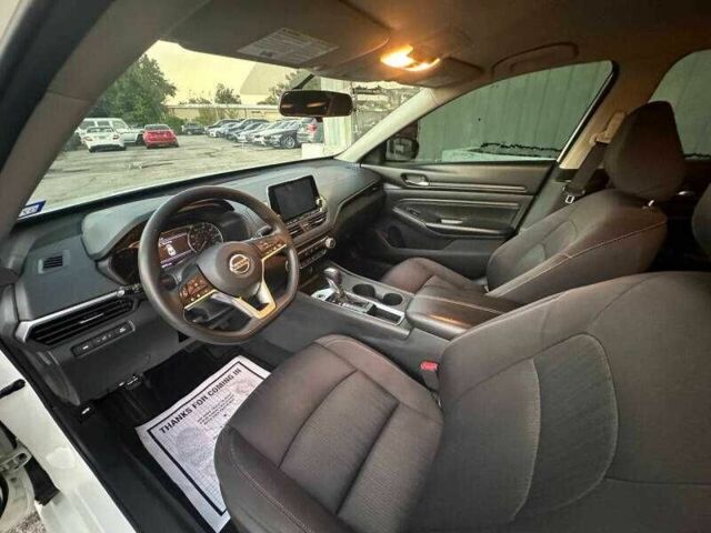 Белый Ниссан Альтима, объемом двигателя 2.5 л и пробегом 43 тыс. км за 3800 $, фото 4 на Automoto.ua