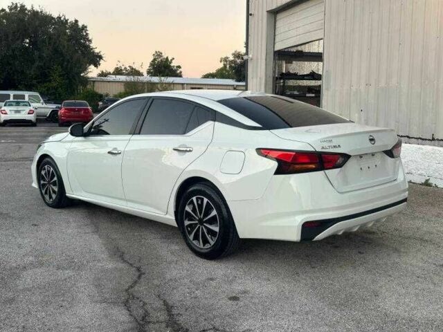 Белый Ниссан Альтима, объемом двигателя 2.5 л и пробегом 43 тыс. км за 3800 $, фото 1 на Automoto.ua