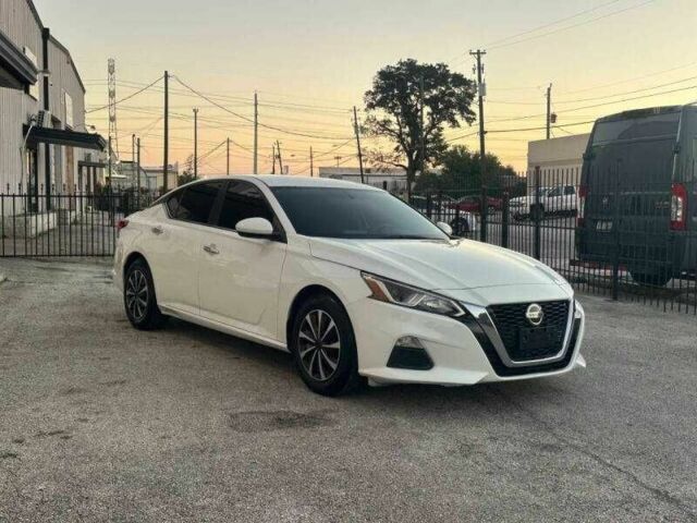 Белый Ниссан Альтима, объемом двигателя 2.5 л и пробегом 43 тыс. км за 3800 $, фото 3 на Automoto.ua