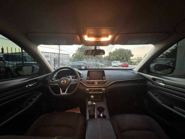 Белый Ниссан Альтима, объемом двигателя 2.5 л и пробегом 43 тыс. км за 3800 $, фото 5 на Automoto.ua