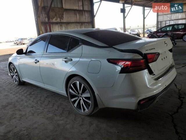 Белый Ниссан Альтима, объемом двигателя 2.49 л и пробегом 43 тыс. км за 5500 $, фото 1 на Automoto.ua