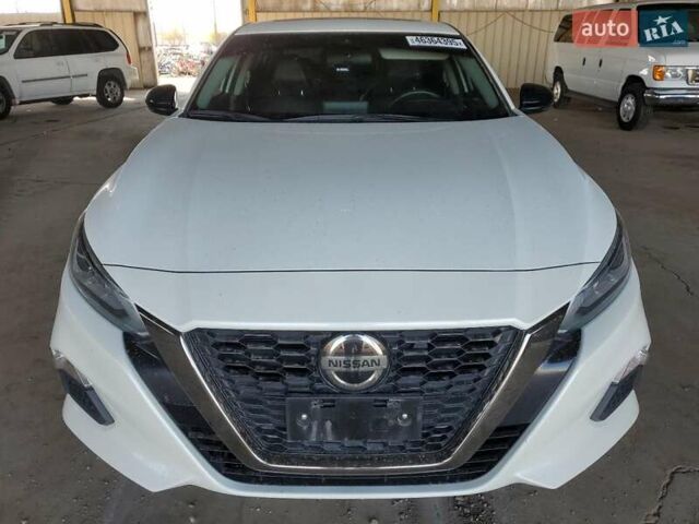 Белый Ниссан Альтима, объемом двигателя 2.49 л и пробегом 43 тыс. км за 5500 $, фото 5 на Automoto.ua