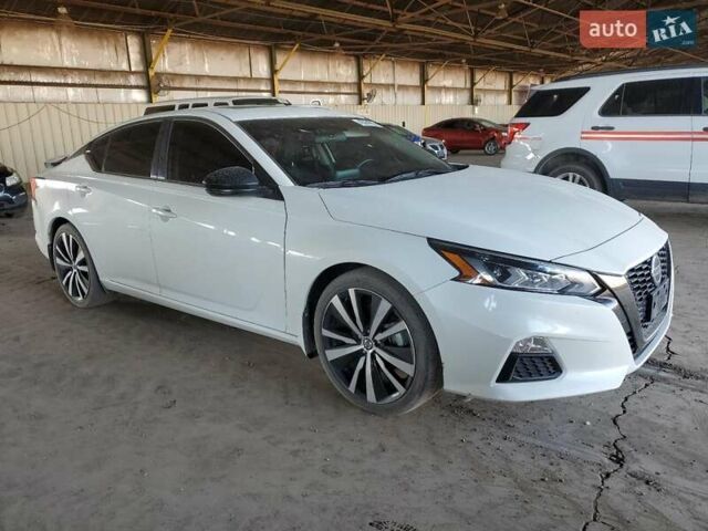 Белый Ниссан Альтима, объемом двигателя 2.49 л и пробегом 43 тыс. км за 5500 $, фото 4 на Automoto.ua