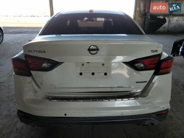 Белый Ниссан Альтима, объемом двигателя 2.49 л и пробегом 43 тыс. км за 5500 $, фото 2 на Automoto.ua