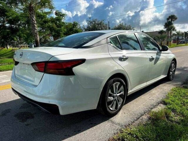 Белый Ниссан Альтима, объемом двигателя 2.5 л и пробегом 3 тыс. км за 9200 $, фото 4 на Automoto.ua