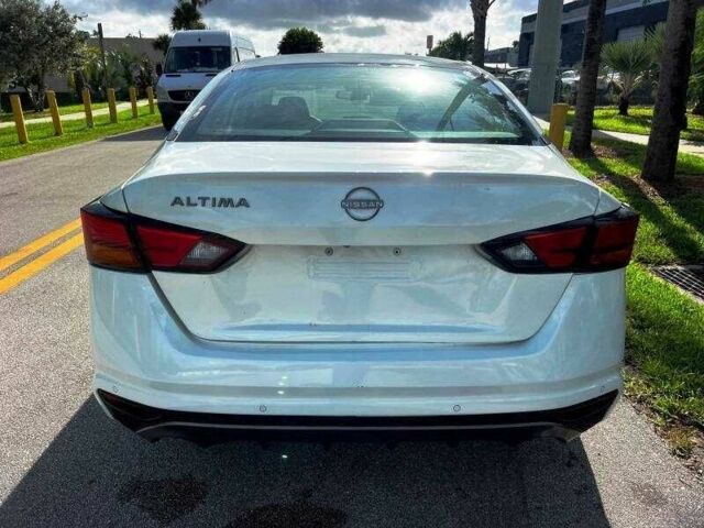 Белый Ниссан Альтима, объемом двигателя 2.5 л и пробегом 3 тыс. км за 9200 $, фото 3 на Automoto.ua