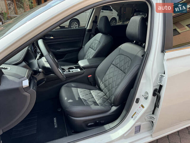 Белый Ниссан Альтима, объемом двигателя 2.5 л и пробегом 4 тыс. км за 24900 $, фото 33 на Automoto.ua