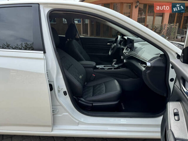 Белый Ниссан Альтима, объемом двигателя 2.5 л и пробегом 4 тыс. км за 24900 $, фото 65 на Automoto.ua