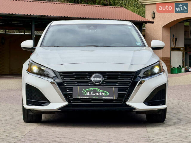 Белый Ниссан Альтима, объемом двигателя 2.5 л и пробегом 4 тыс. км за 24900 $, фото 6 на Automoto.ua