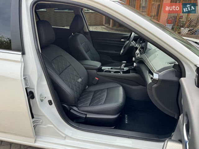 Белый Ниссан Альтима, объемом двигателя 2.5 л и пробегом 4 тыс. км за 24900 $, фото 67 на Automoto.ua