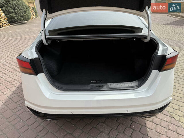 Белый Ниссан Альтима, объемом двигателя 2.5 л и пробегом 4 тыс. км за 24900 $, фото 74 на Automoto.ua