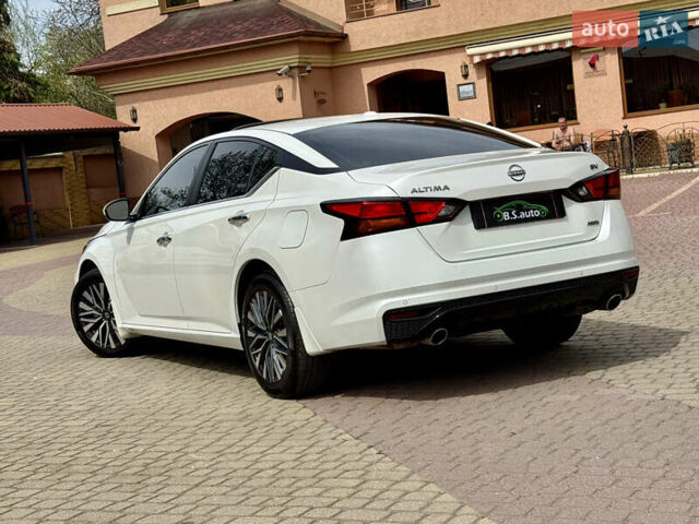 Белый Ниссан Альтима, объемом двигателя 2.5 л и пробегом 4 тыс. км за 24900 $, фото 3 на Automoto.ua