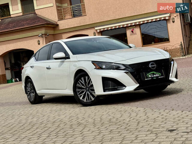 Белый Ниссан Альтима, объемом двигателя 2.5 л и пробегом 4 тыс. км за 24900 $, фото 4 на Automoto.ua