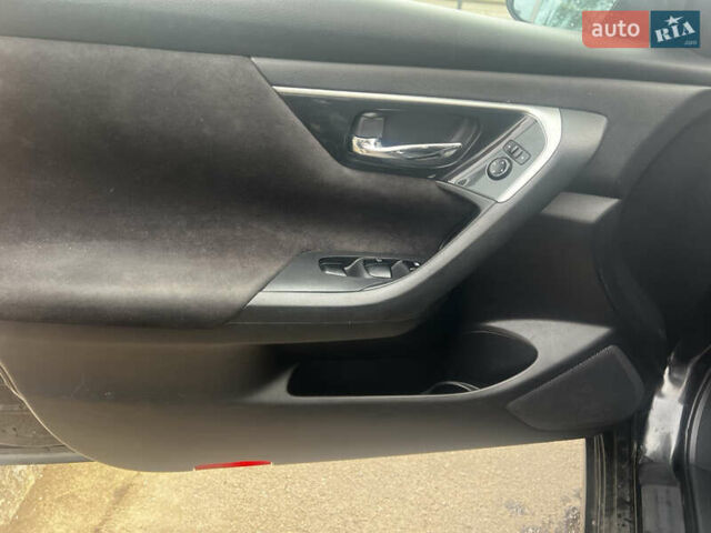 Черный Ниссан Альтима, объемом двигателя 2.49 л и пробегом 111 тыс. км за 8300 $, фото 5 на Automoto.ua