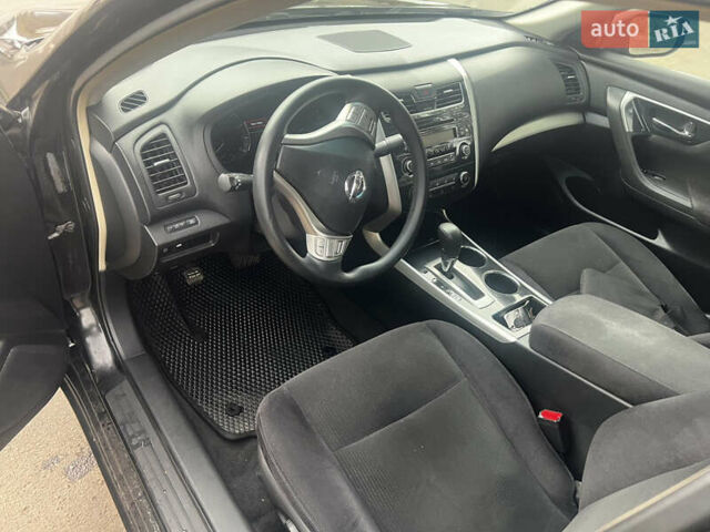 Черный Ниссан Альтима, объемом двигателя 2.49 л и пробегом 111 тыс. км за 8300 $, фото 6 на Automoto.ua