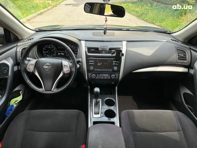 Черный Ниссан Альтима, объемом двигателя 2.5 л и пробегом 180 тыс. км за 9490 $, фото 17 на Automoto.ua