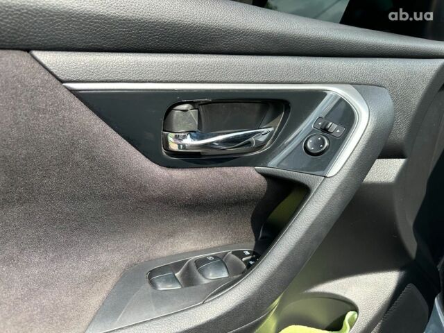 Черный Ниссан Альтима, объемом двигателя 2.5 л и пробегом 180 тыс. км за 9490 $, фото 24 на Automoto.ua