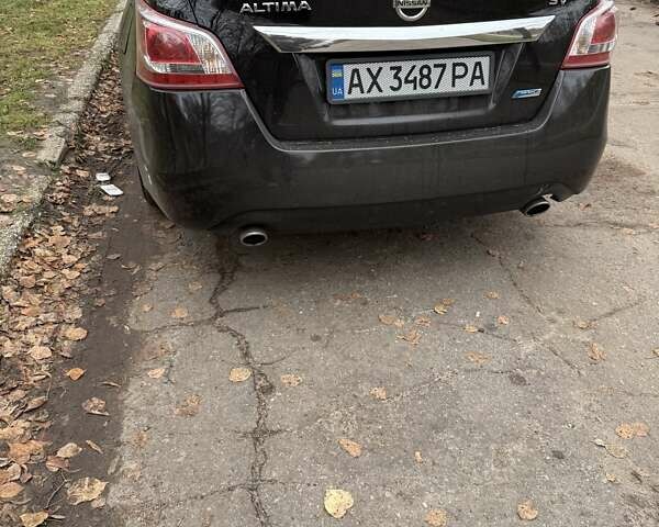 Черный Ниссан Альтима, объемом двигателя 2.5 л и пробегом 100 тыс. км за 10000 $, фото 7 на Automoto.ua