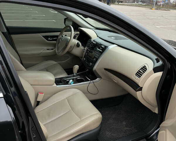 Черный Ниссан Альтима, объемом двигателя 2.49 л и пробегом 160 тыс. км за 9700 $, фото 5 на Automoto.ua